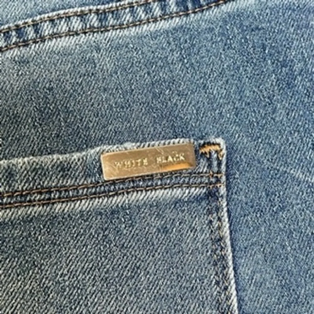 White House Black Market Womens Size 4 Medium Wash Cuffed Denim Shorts 5 Inseam